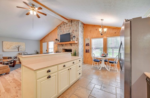 Leitchfield House | Access to Rough River Lake! Family Home w/Deck