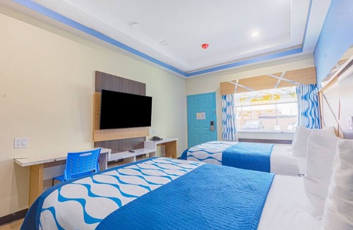 George Bush Park/Eldridge Hotel | Accommodating Villa for Families, Close to Local Attractions - 4 Rooms!