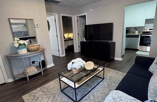Auburn Apartment | Across from Campus! Magnolia LinenCo #7 Downtown AU