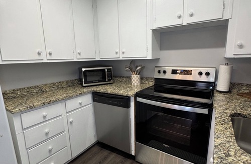 Auburn Apartment | Across from Campus! Magnolia LinenCo #7 Downtown AU