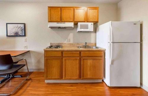 Pelham Apartment | ADA Stay| Studio 6 Pelham|1 Bed| Tub | Kitchen | Nsmk