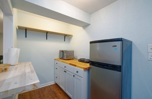 Brunswick Apartment | Adorable 1-bedroom apartment with AC in charming Brunswick