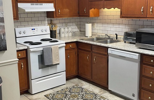 Albany Apartment | Adorable 2-bedroom apartment with all the amenities in charming Albany,Ga.