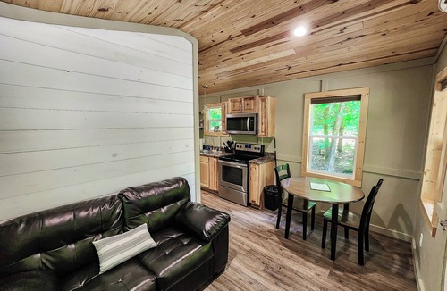 Guntersville Apartment | Adorable Tiny House Cabin- Lake Guntersville