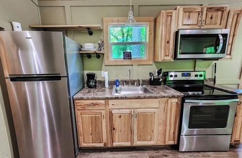 Guntersville Apartment | Adorable Tiny House Cabin- Lake Guntersville