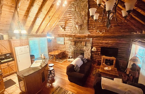 Freeport Cabin | Adventurous Vacation Getaway at the Possum Lodge Cabin!