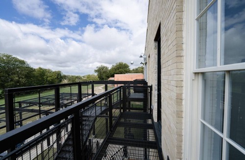 Martindale Apartment | AeroDynamic 2Br/2Ba with Office & Balcony