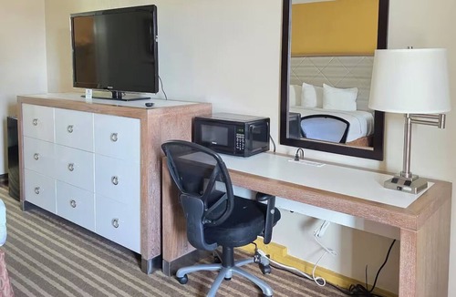 Tyner Hotel | Affordable Room Perfect for Relaxing Stays in Chattanooga