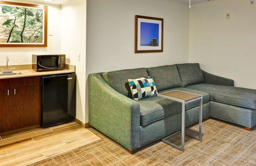 Boca Raton Hotel | Affordable Unit w/Breakfast | Quiet & Comfortable Location for Travelers