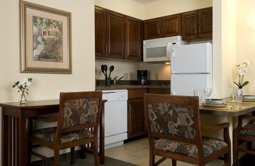 Eden Condo | Air-Conditioned Suite Near the Savannah Airport | Seasonal Pool Access