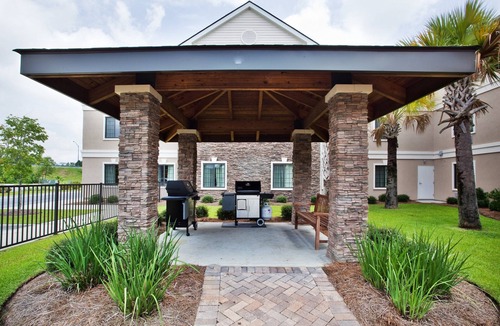 Eden Condo | Air-Conditioned Suite Near the Savannah Airport | Seasonal Pool Access