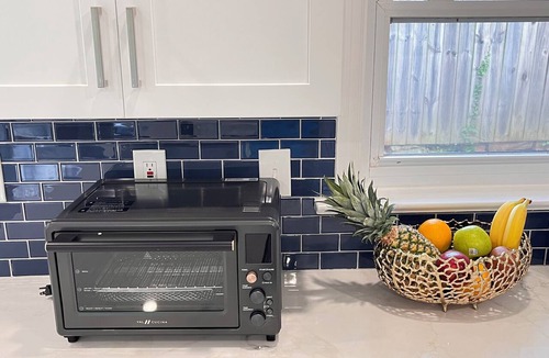 College Park House | Airport/Convention Ctr - Chef's Kitchen - Escape - 20 Mins to Downtown
