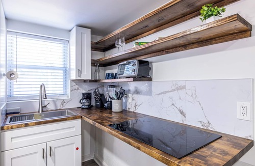 Forest Park Apartment | Airport-Side Escape | 12 Miles to World Cup Stadium