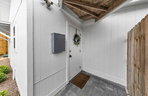 Gulfview Heights Cottage | All the space you need 4 a beach vacay! 10 minutes 2 the beach! Private driveway