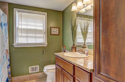 Riverdale House | Amazing 4 Bedroom Home Near Airport
