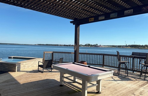 Montgomery House | Amazing waterfront 3-bedroom house with pool and hot tub on Lake Conroe