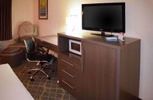 West Memphis Hotel | American Inn & Suites West Memphis I-40/I-55