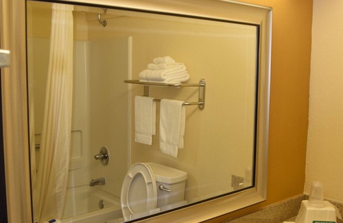 West Memphis Hotel | American Inn & Suites West Memphis I-40/I-55