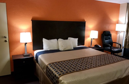 Saks Hotel | American Inn