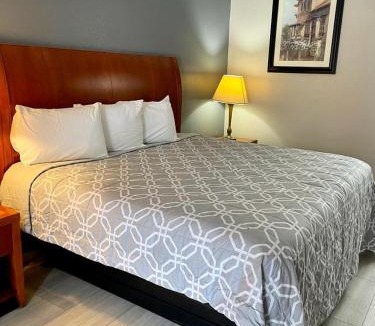 Memphis Hotel | American Way Inn & Suites