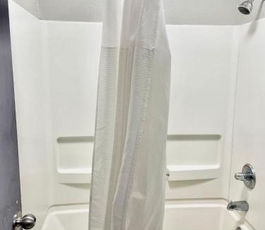 Memphis Hotel | American Way Inn & Suites