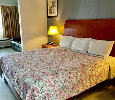 Memphis Hotel | American Way Inn & Suites