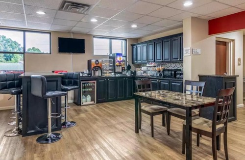 Opelika Cabin | Americas Best Value Inn Opelika