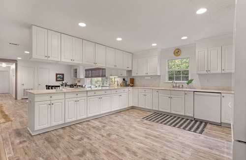 East Beach House | AmoroSEA, in the heart of East Beach with Pool, sleeps 13