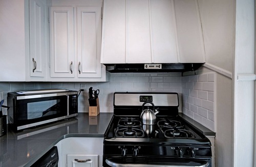 Clinton Apartment | Apartment in the Heart of Historic Clinton
