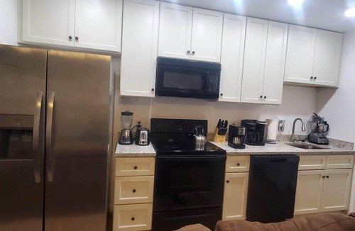 Tallahassee Apartment | Apartment: One unit of a duplex near FSU-B