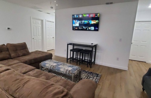 Tallahassee Apartment | Apartment: One unit of a duplex near FSU-B