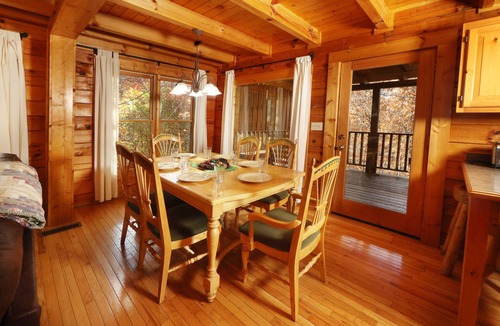 Sevierville Cabin | Arcade Games, Pool Table, FREE access to Pool and Putt Putt, 5 miles to town