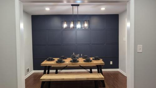 East Cobb House | Arcade Shuffleboard Poker Firepit Grill @ Battery