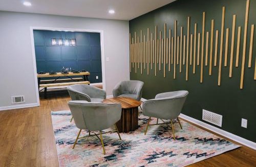 East Cobb House | Arcade Shuffleboard Poker Firepit Grill @ Battery