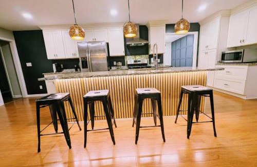East Cobb House | Arcade Shuffleboard Poker Firepit Grill @ Battery