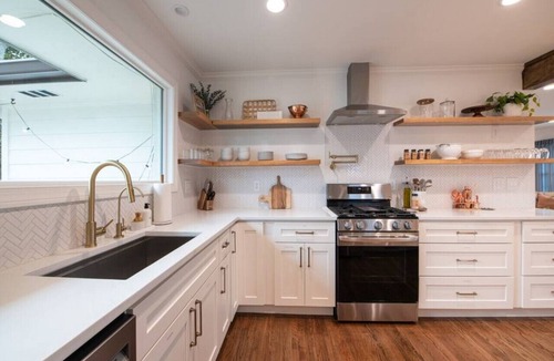 Norcross House | As Featured on Staycation TV, A House, Cottage, & Tiny Home in Downtown Norcross