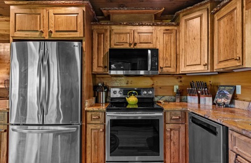 Raccoon Ridge Cabin | Aska Ridge Lodge|Hot Tub|MTN Views|Pool Table