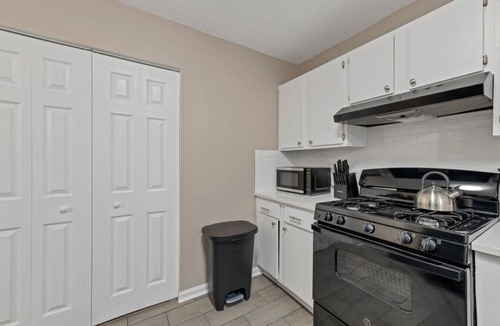 Woodstock Villa | ATH - Downtown Woodstock Luxury - Walk to Cherokee Amphitheater (1/4 mile) 3 Bedroom