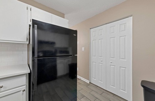 Woodstock Villa | ATH - Downtown Woodstock Luxury - Walk to Cherokee Amphitheater (1/4 mile) 3 Bedroom
