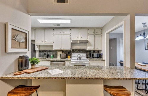 Marietta House | ATH -Marietta -2BR -Sleeps 6 -Pets -Fenced (twin)