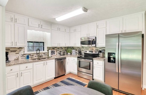 Marietta House | ATH - Sleeps 8 - 4 Beds - Pet friendly - Edward