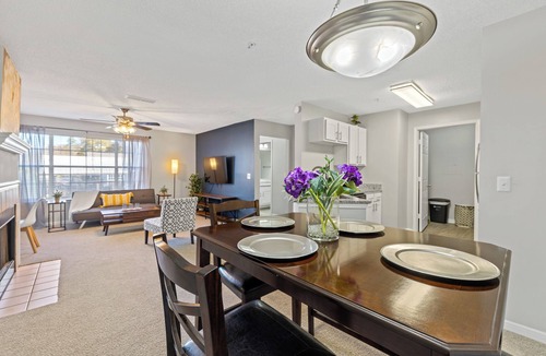 Athens Apartment | Athens Group Stay near UGA, Pool + Gym & Bear Hollow Zoo, Sleeps 8 + Free WiFi