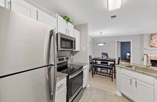 Athens Apartment | Athens Group Stay near UGA, Pool + Gym & Bear Hollow Zoo, Sleeps 8 + Free WiFi