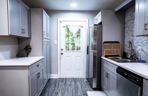 Church Street House | ATL Access 3BR Home Yard & Parking Sleeps 8