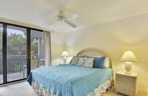 Key West Condo | ATLANTIC PARADISE Condo 1800 Atlantic, shared pool, jacuzi, BBQ, family fun!