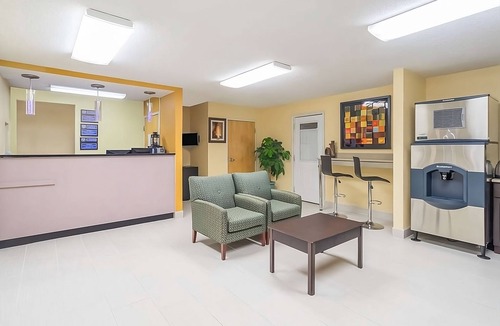 Lookout Valley Neighborhood Association Hotel | Attractions Nearby! Free Use of Seasonal Pool, Free WiFi, Parking, Pets Allowed