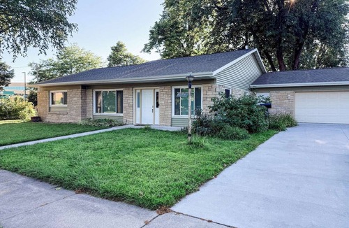 Appleton House | ATW Downtown | Lambeau | EAA | Spacious | Sleeps 9