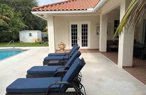 Lake Worth House | AURA PALMS - ELEGANT 5BR RETREAT WITH POOL & HOT TUB