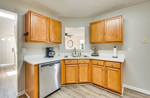 Clarkdale House | Austell Home Near Six Flags w Yard & Fireplace