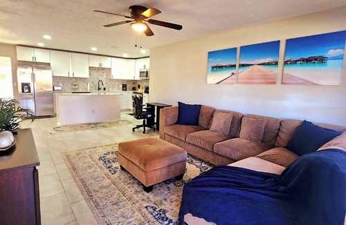 Westside House | Austin Gray: 5Bd/2Bth/Huge Vacation Home Sleeps 10!